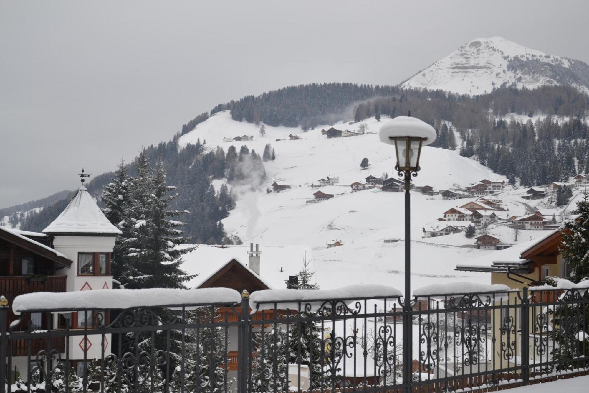 Hotel Scoiattolo Selva di Val Gardena Exterior photo